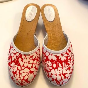 Burberry floral clogs, size 8.5